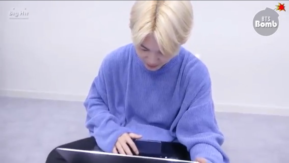 ofogad's tweet photo. Jimin says to stream Mic Drop and vote for MAMA

#MAMAVote #BTS

@BTS_twt https://t.co/5qv0QFV7vS