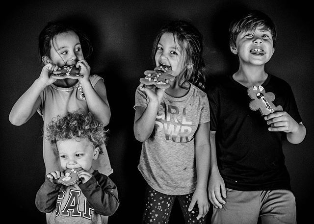 santideoleo's tweet photo. G I N G E R B R E A D. Yeah...I’m pretty sure these 4 LOVE #gingerbread cookies! #christmas #theholidays 🎄🎅🏻🤶🏻
.
.
.
.
#gramslayers #canon #canonphotography #familyphotgraphy #celebrate_childhood #dadlife #runwildmychild #runwildchild #shootforgreatness #gramoftheday #illum… https://t.co/sj0Sr5E7bL