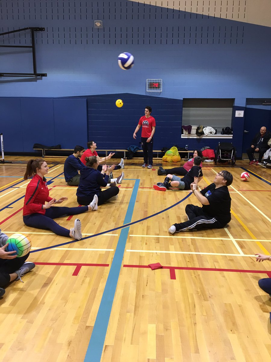 AllyFast's tweet photo. I want to give a HUGE shoutout to @BrockMVBALL @BrockVolleyball for coming to help out the @niagarapenguins Sitting Volleyball 🏐 team at practice tonight! Based on the smiles I think everyone had fun! @BrockBadgers #sittingvball #parasport #community https://t.co/HQKq6GltrY