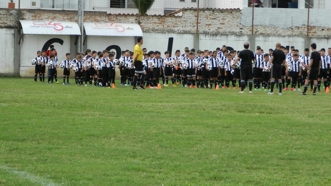 jacademycol's tweet photo. Así transcurrió el primer día de nuestro #JuventusTrainingCamp en Cúcuta. 🔥⚽
Nuestros deportistas se divirtieron y aprendieron con nuestros entrenadores nacionales e internacionales bajo la metodología #JuventusWay. 🏴🏳
#ForzaJuve https://t.co/ZyUDjkIZtq
