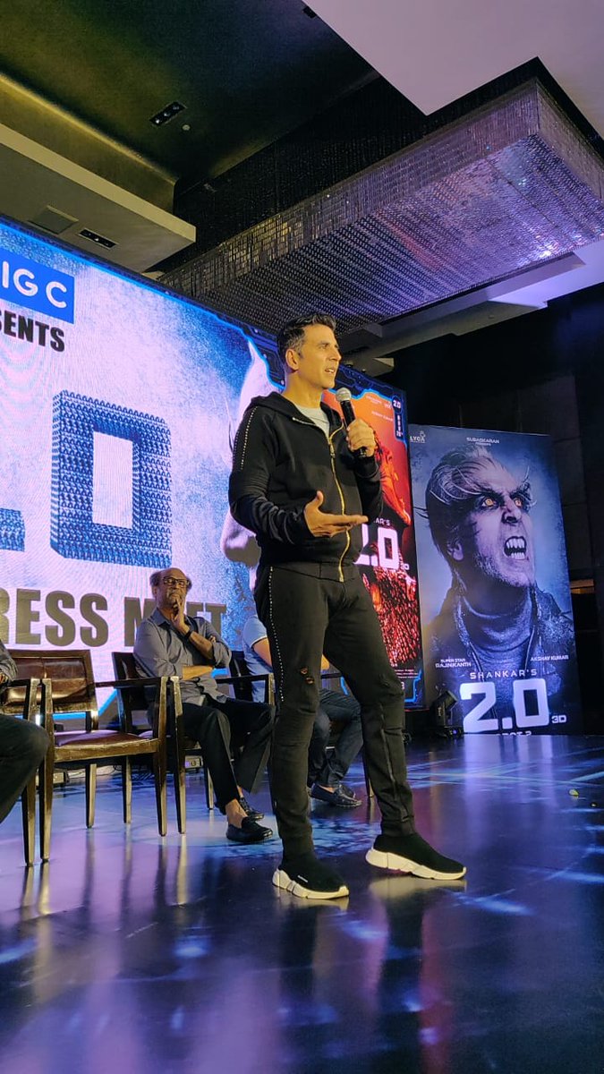 Royalreporter1's tweet photo. #2Point0PressMeet #2Point0PromotionsInHyderabad

#Thalaivar #SUPERSTAR #Rajinikanth #AkshayKumar #Shankar #2Point0 #2Point0FromNov29 #2Point0FromNov29th #2Point0Craze #2Point0Mania #2Point0GoodvsEvilinamonth

@rajinikanth @akshaykumar @shankarshanmugh @LycaProductions https://t.co/6HGPxdCijh