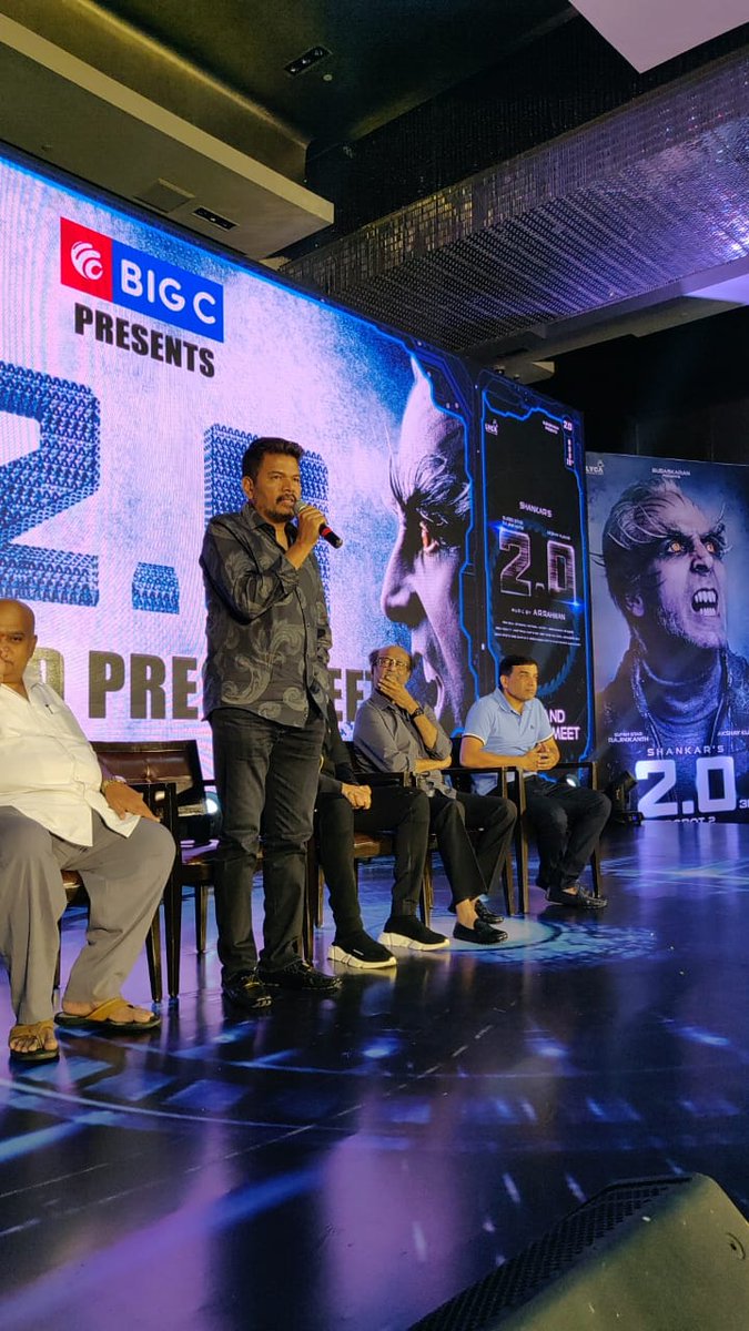 Royalreporter1's tweet photo. #2Point0PressMeet #2Point0PromotionsInHyderabad

#Thalaivar #SUPERSTAR #Rajinikanth #AkshayKumar #Shankar #2Point0 #2Point0FromNov29 #2Point0FromNov29th #2Point0Craze #2Point0Mania #2Point0GoodvsEvilinamonth

@rajinikanth @akshaykumar @shankarshanmugh @LycaProductions https://t.co/6HGPxdCijh