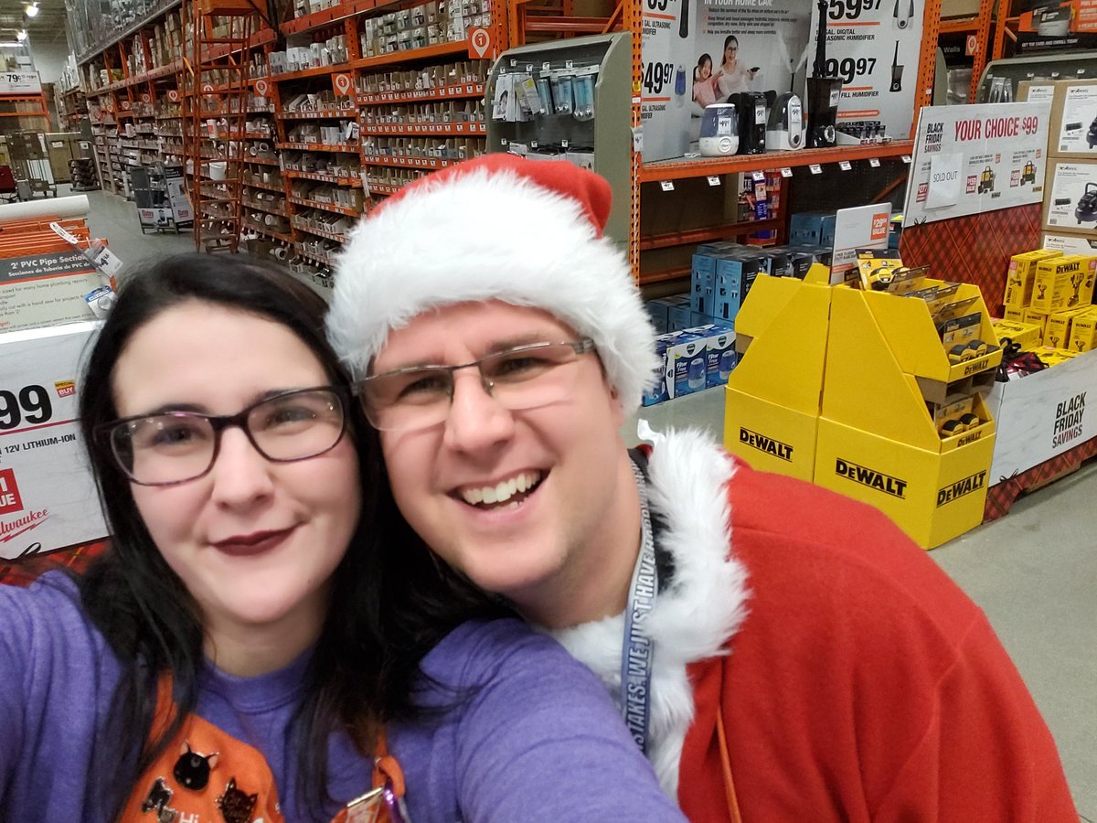 pixey182's tweet photo. I got to see credit Santa today! #teamworkmakesthedreamwork @bethTHD  @Pabasel12 @TomTaylor2189 https://t.co/GbqGi9Fzen