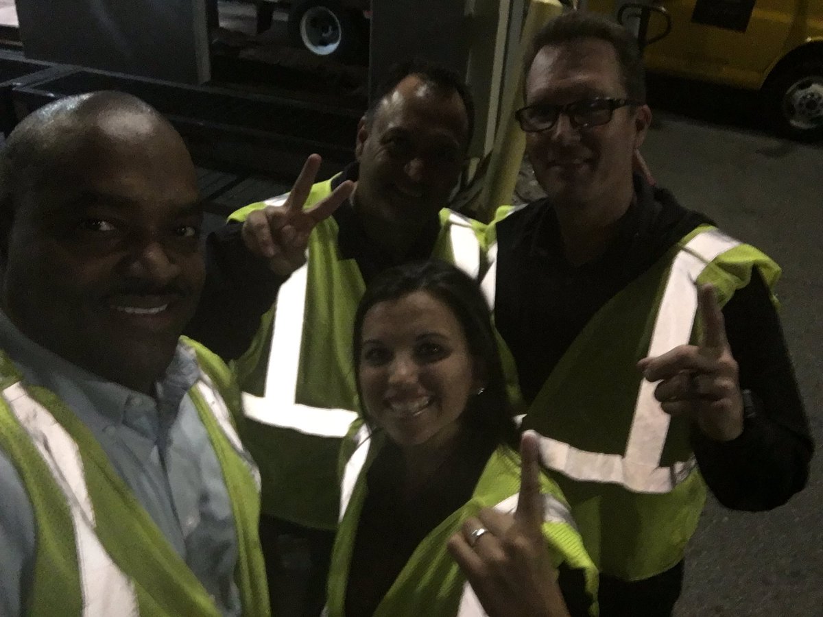 OmarWestOps's tweet photo. Anahiem all in for Peak!
#StayCalmAndHaveFun https://t.co/nxaFfUrYnH