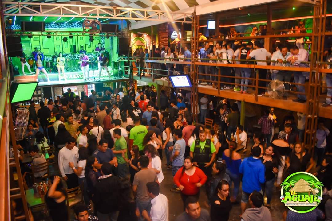 SthephanieVentu's tweet photo. Aquí las fotos del fin de semana en #ElAguaje🌴🌴🌴
#SthephanieVenturo #Anfitriona #OrquestaEnVivo #MusicaVariada #PlatosTipicosDeLaSelva y mucho más.. 😘
#Creditos #Fotografia Walter M. Bonilla https://t.co/gxcgYpAUHL
