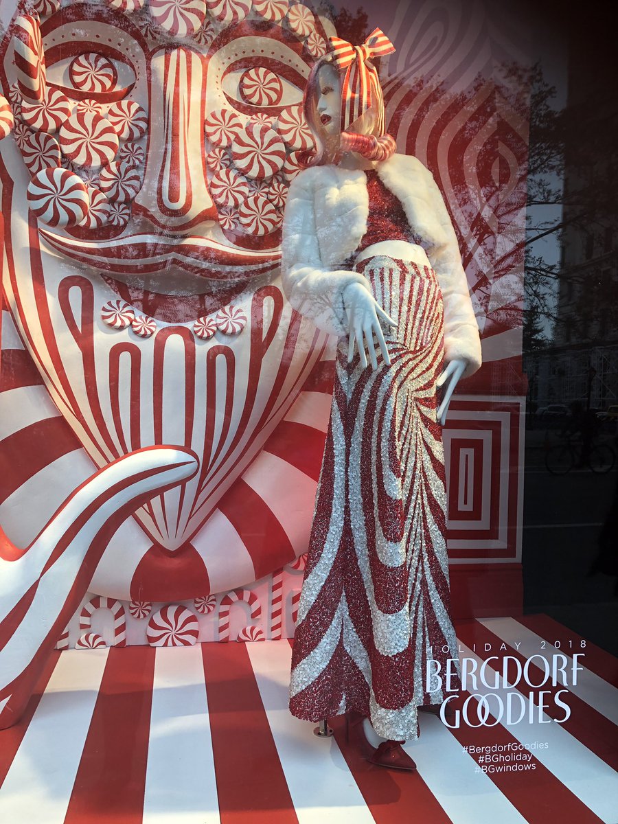 jenniferaradhya's tweet photo. The windows of @Bergdorfs always make me swoon. #bergdorfgoodies #BGholiday #BGwindows #nyc https://t.co/qOnFZlEeJb