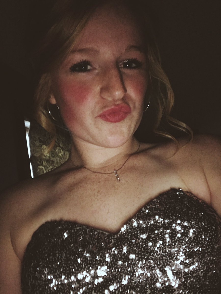 maddie_veale's tweet photo. #howharddidpubertyhitme #thankspuberty https://t.co/OkF3cYiu2M