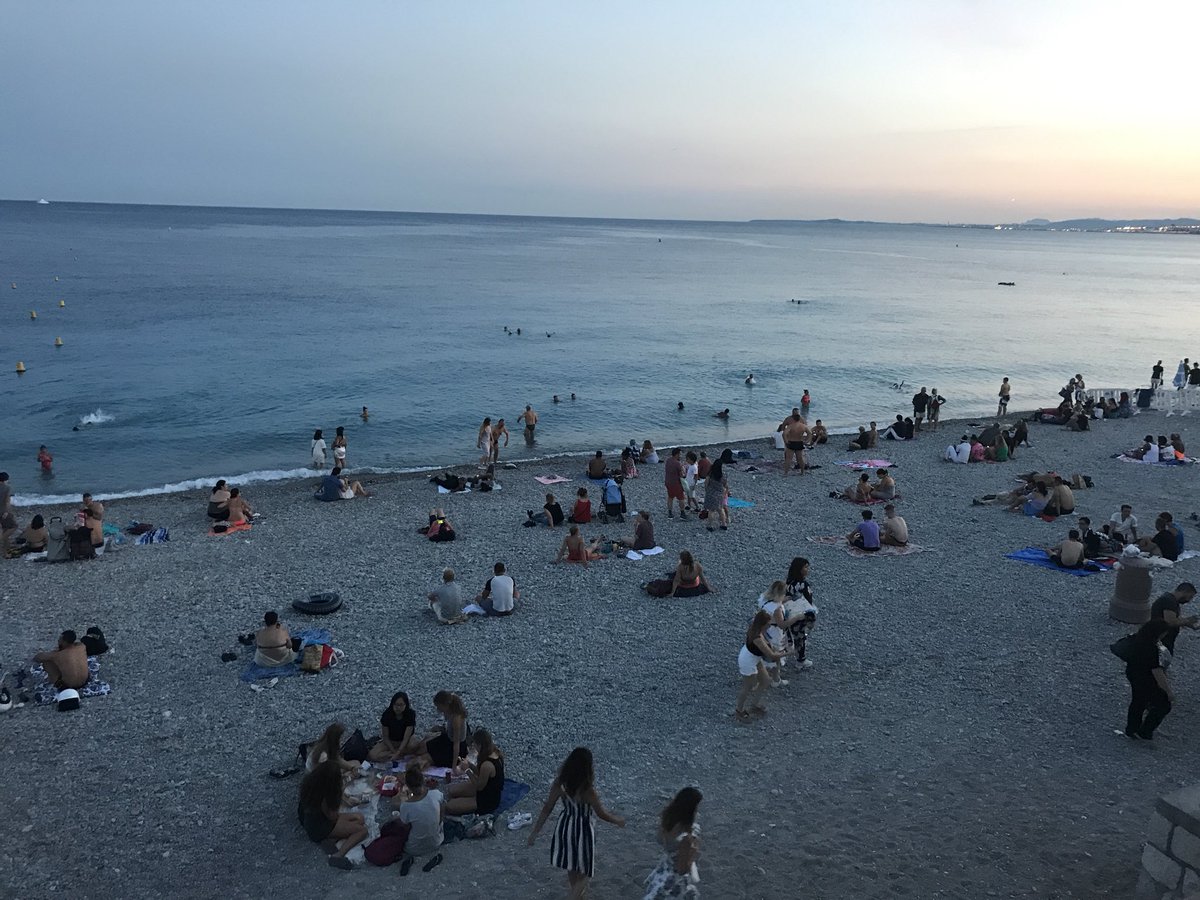 catiland1's tweet photo. Nous avons dit au revoir à Paris et avons passé quelques jours à Nice. il faisait tellement chaud et beau! #fran160 https://t.co/TSw6yyxw8u