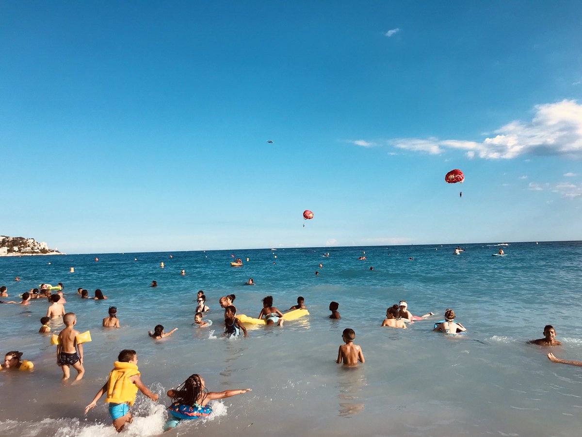 catiland1's tweet photo. Nous avons dit au revoir à Paris et avons passé quelques jours à Nice. il faisait tellement chaud et beau! #fran160 https://t.co/TSw6yyxw8u
