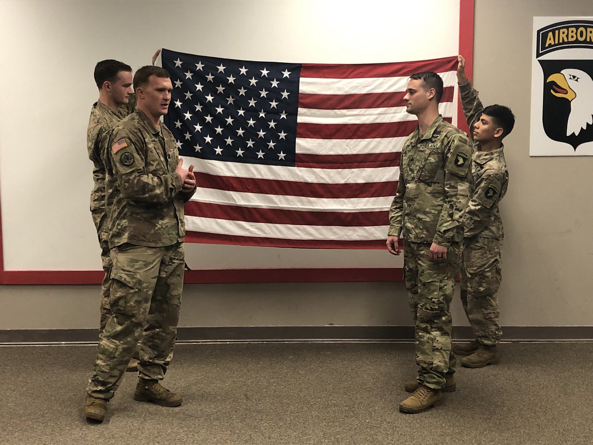 RealIronFires's tweet photo. Had the honor of administering the Oath of Enlistment to one of the finest NCO’s I have worked with in the Army. SGT Beckett embodies the NCO Creed and is a Leader any Soldier would love to work for and with. #Yut #clearedhot #ironsharpensiron #timeontarget https://t.co/zACYjIFa53