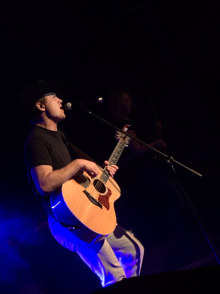 country1067's tweet photo. Wow! @gordbamford takes the stage in a cloud of #neonsmoke! The honky tonk party is in full swing here at @maxwellsmusic and it only gets better - with special guests @JadeEagleson & @daniellebourjo on the #HTDB tour! https://t.co/IQ9cdk7WMW