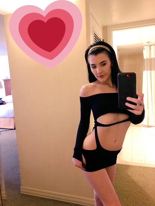 Selfie from shooting with my favorite girl in the universe @sexyautumngram https://t.co/LUN26FLbQA<a href="/tag/hereweare"class="tags"><span>#hereweare</span></a>