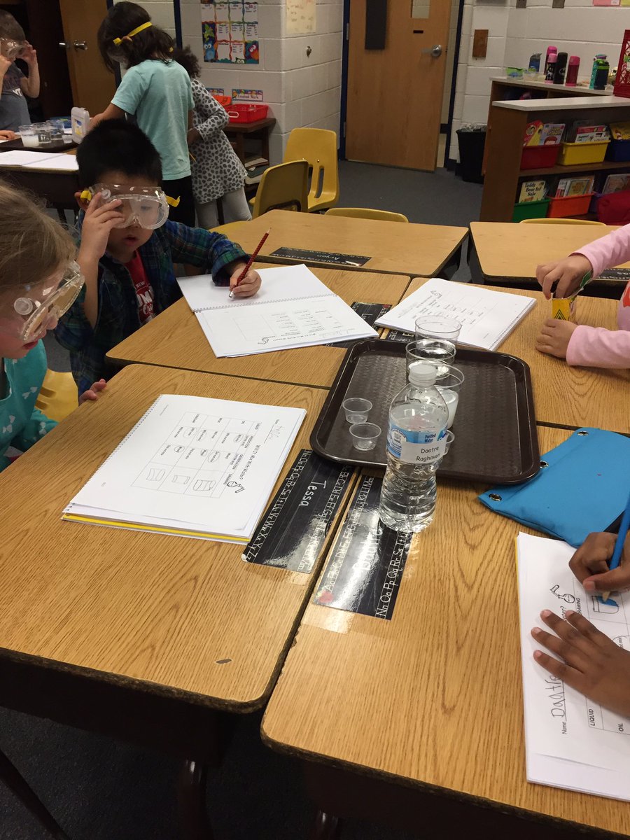 BowersOakHill's tweet image. First grade scientists test which liquids will mix and which ones won’t @oakhilles @FCPSScience #soaringintoscience
