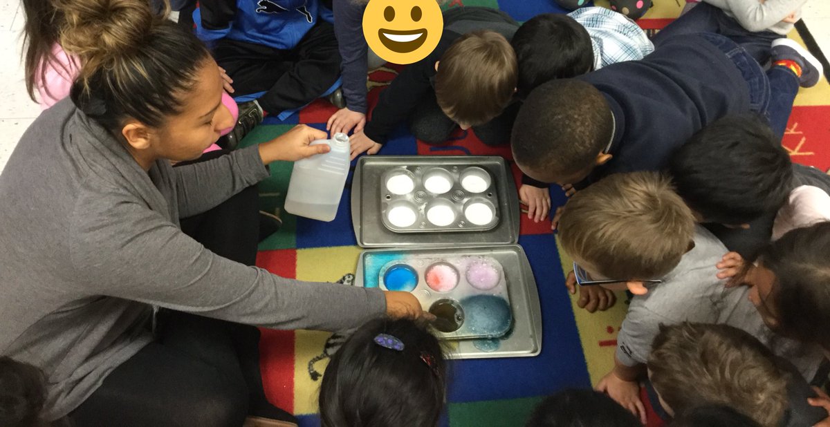 MacellaioFDK3's tweet photo. We have been learning about mixing colours! Students loved our Fizz it Up Experiment where we mixed different colours together & watched them explode with baking powder & vinegar 😊🎨 #FDKscience @DPCDSB_BFA https://t.co/SKH6NRHH9t