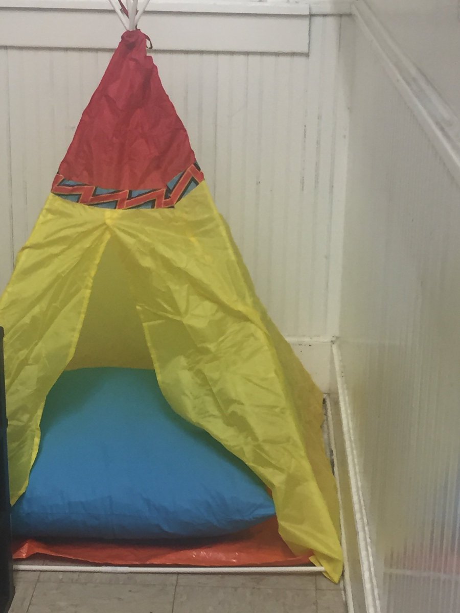 lambert_kelli's tweet photo. The beginnings of a little sensory area in my classroom closet that I cleaned out for this purpose. I may have to camp out in here from time to time 😉 #sped #autism #adhd #fortheloveofteaching https://t.co/C8r7ChhuHF