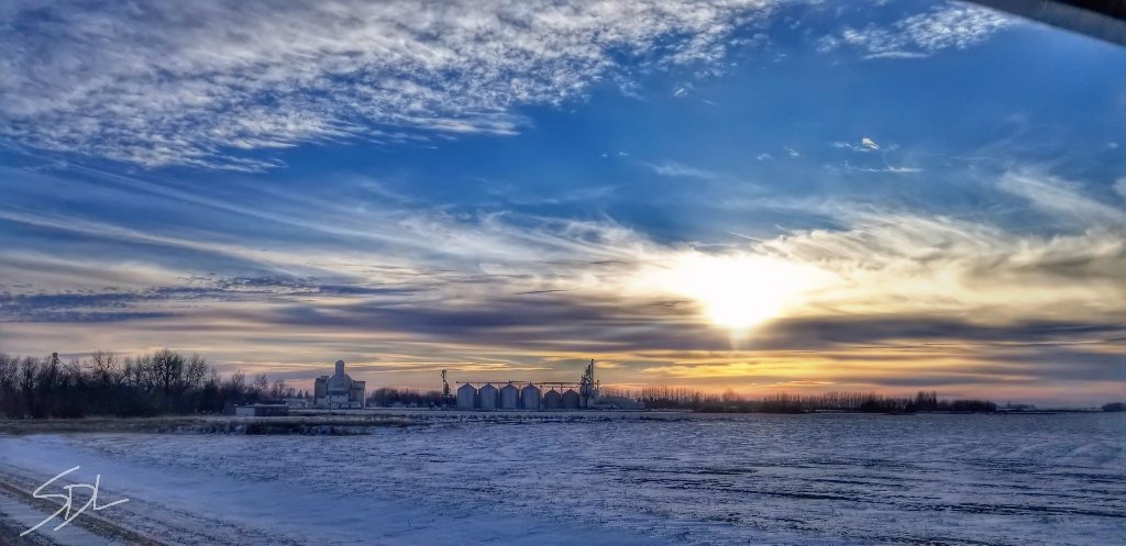 SarahLeguee's tweet photo. Saskatchewan skies showing off again...sunset and sunrise, both insanely awesome 🤩😍 Fillmore, SK @CTVwdean #landoflivingskies #farmlife #agmorethanever #meanwhileinsaskatchewan https://t.co/fkUuv4vZGC