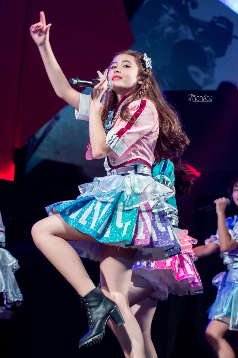 BearholdingCam's tweet photo. Niky on stage 🌶🔥

[181125] #BNK48 #NikyBNK48 Mini Concert @ TOYOTA Master CS:GO
#CSGO 
#TOYOTAMASTERCSGO https://t.co/0P25SHBeBS