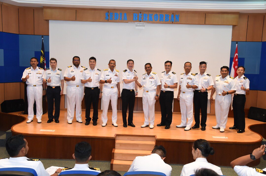 MPA_Barat's tweet photo. We are ready for some action and adventure! #MALAPURA2018 starts now. The opening ceremony is officiated by Rear Admiral Edwin Leong, Fleet Commander of the RSN at @pustakmar.
#NavyNews
#DefenceDiplomacy https://t.co/ZSi1GO5rXS
