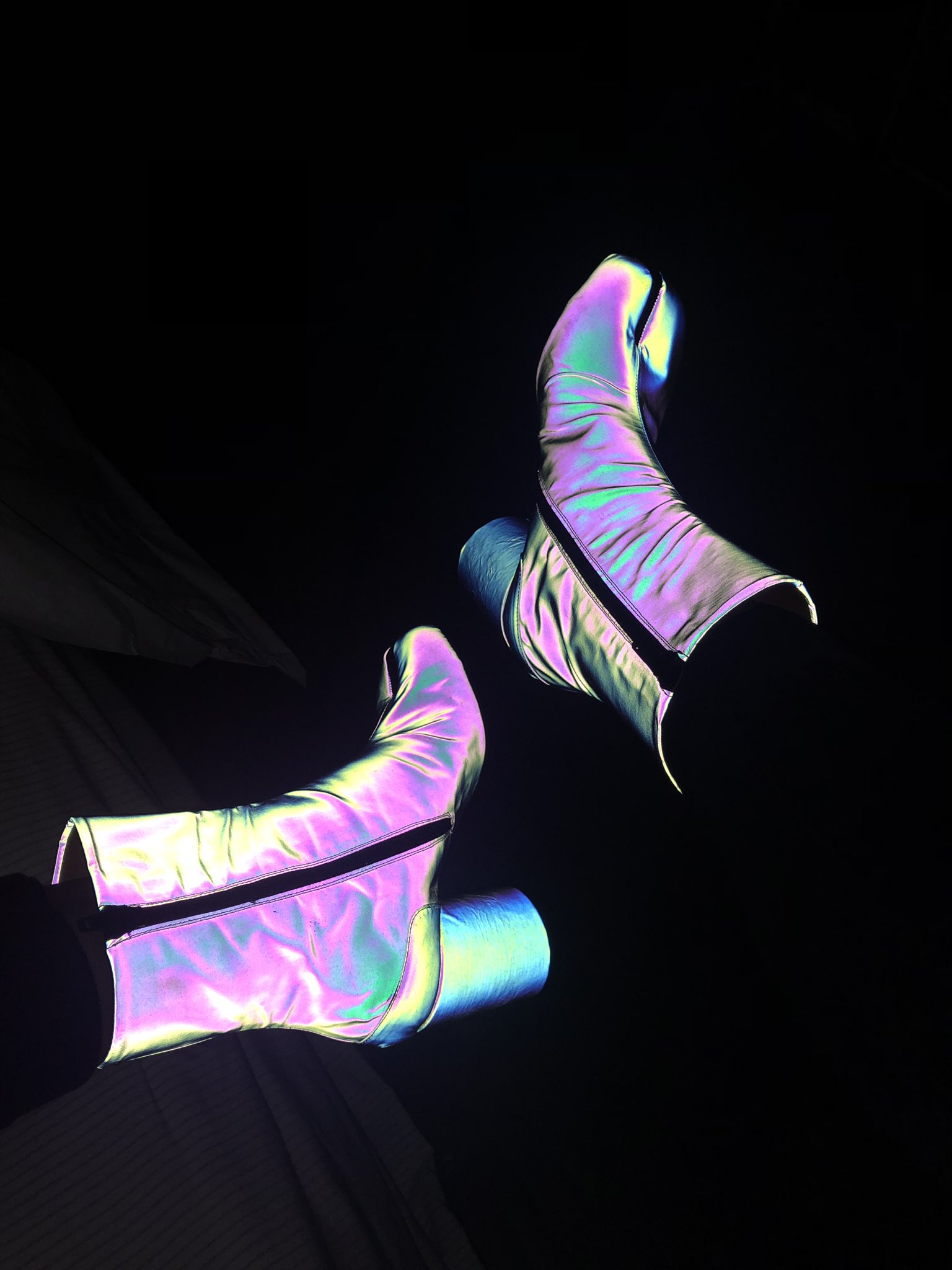 Tabi reflective shop