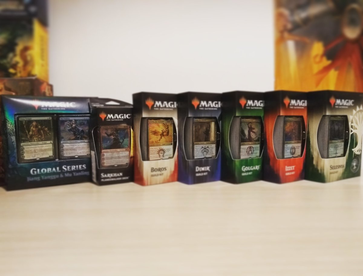 CafecomMagic's tweet photo. Por qual devo começar? Vou fazer o unboxing dessas belezas e se Papai Noel for bonzinho vai ter prêmio para quem me ajudar. O que acham? Valendo! #mtg #MagicTheGathering #MTGGRN #mtgunboxing #Unboxing https://t.co/JLiQ7jL248
