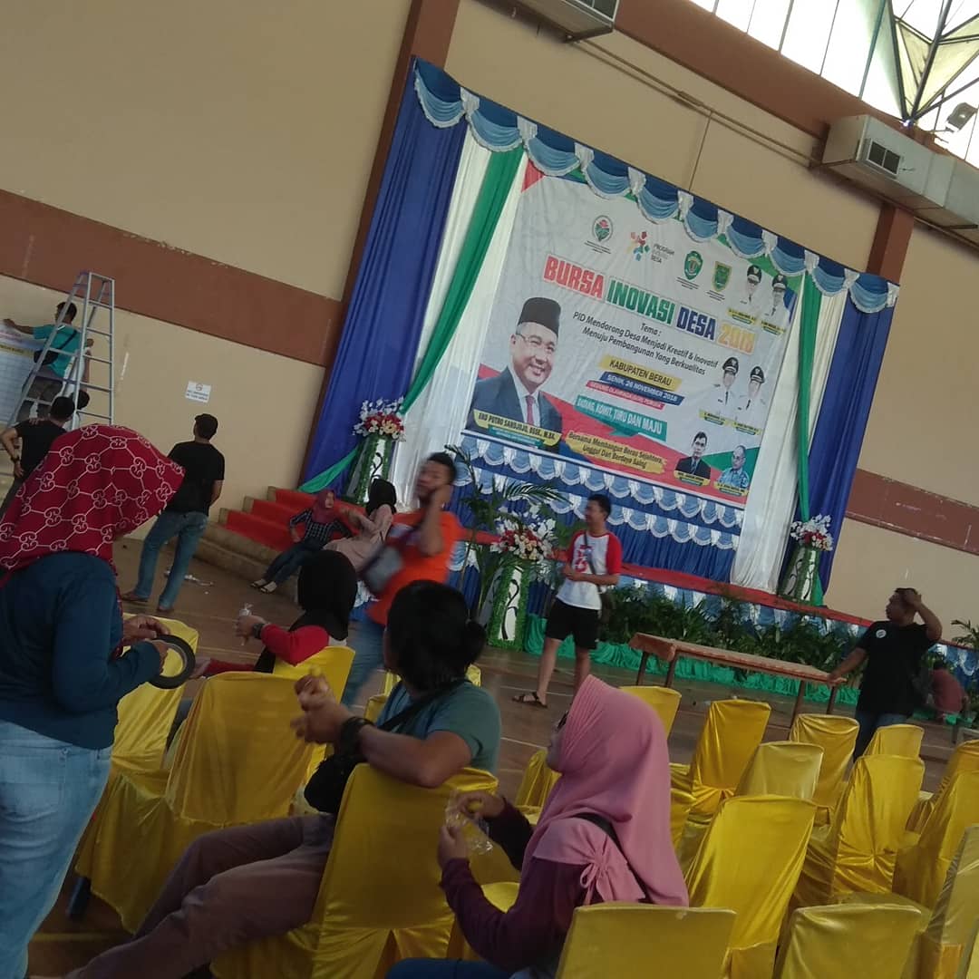 mfajrinet's tweet photo. Persiapan Bursa Inovasi Desa 2018 Kabupaten Berau 26 November 2018, Gedung Graha Pemuda Tanjung Redeb Berau 👍👍 #BursaInovasiDesa #BID2018 #P3MDBERAU #P3MDKALTIM #TPPIBERAU #Kemendesa #ProgramInovasiDesa #PID2018 https://t.co/SJTGEz6UVY