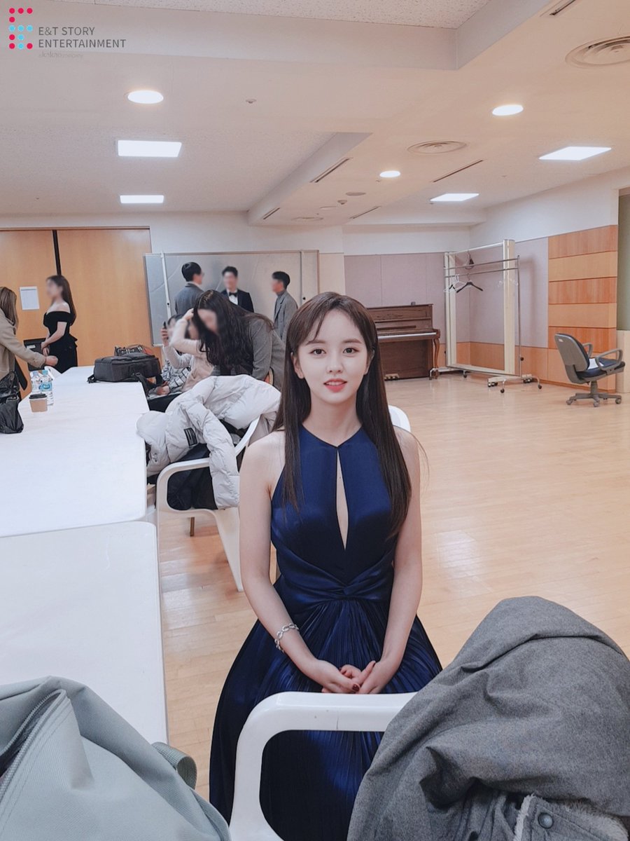 [비하인드] 2018 <제 39회 #청룡영화제>❣
우아한 블루 드레스를 휘날리며 많은 사람들을 심쿵! 시켰던 바로 그 현장 비하인드를 공개합니다 :) #김소현