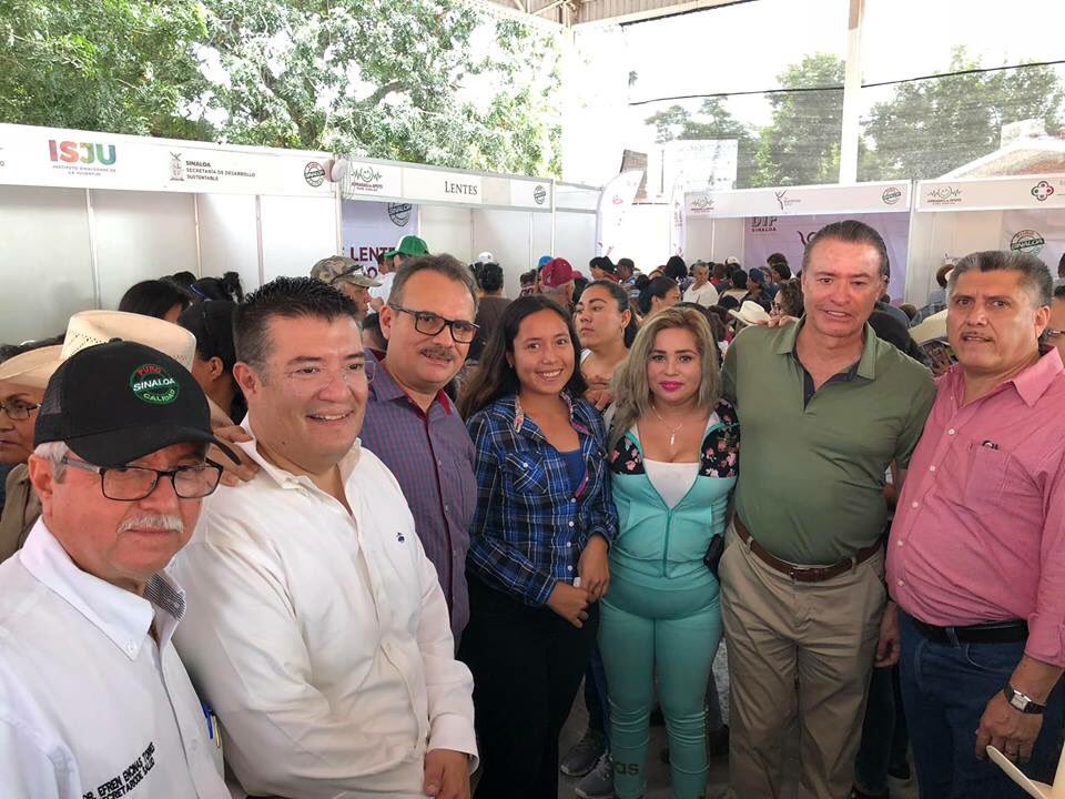 AlvaroRuelasE's tweet photo. Por instrucciones del #gobernador #Sinaloa @QuirinoOC se otorgaron más de 7 mil servicios totalmente gratis en las #JornadasdeApoyo #PuroSinaloa en #Mochicahui #ElFuerte https://t.co/j4cC1knkwQ
