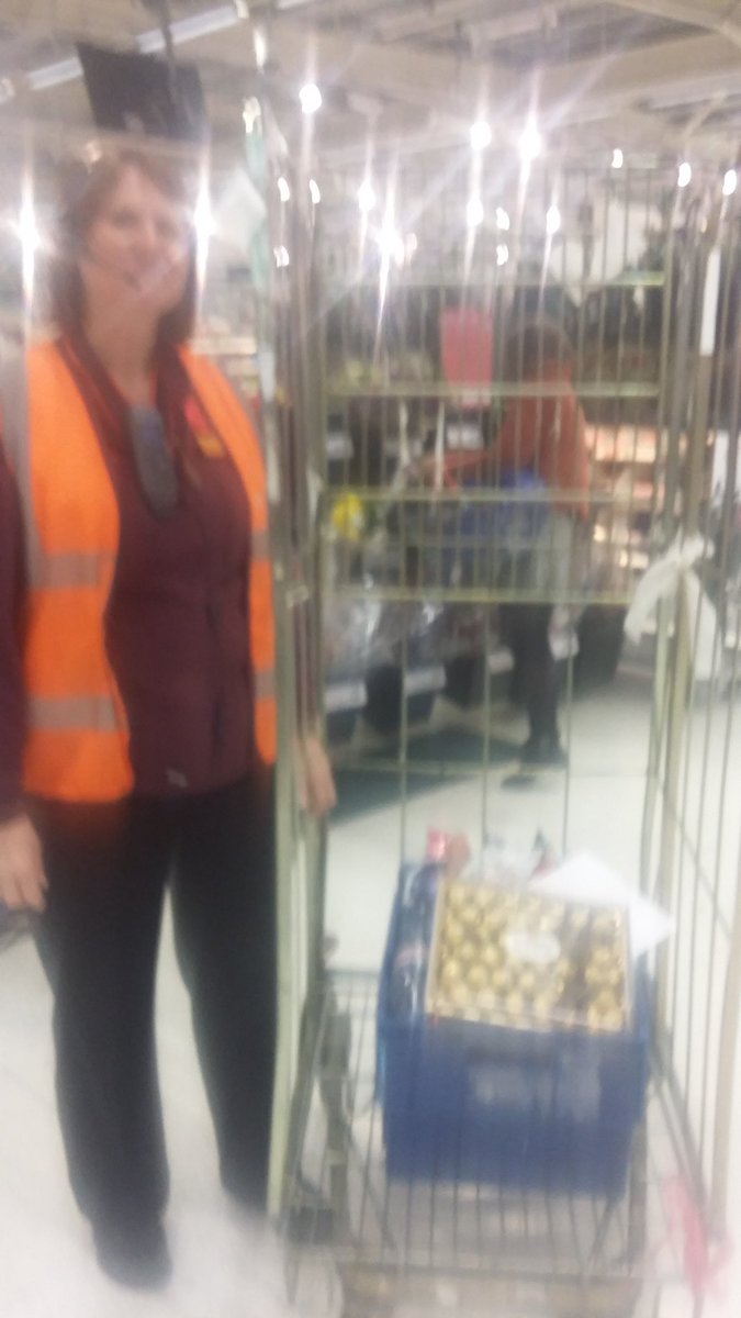 ifOldham's tweet photo. Tonight lots of this food has been shared with #BedEveryNight @OldhamAngels drop in and some will be shared on Monday by the amazing @UKEFF_HQ #sharemore #wasteless great work @Morrisons @CoopLees @sainsburys #OldhamHour #hope https://t.co/mKCvHHj2ZO