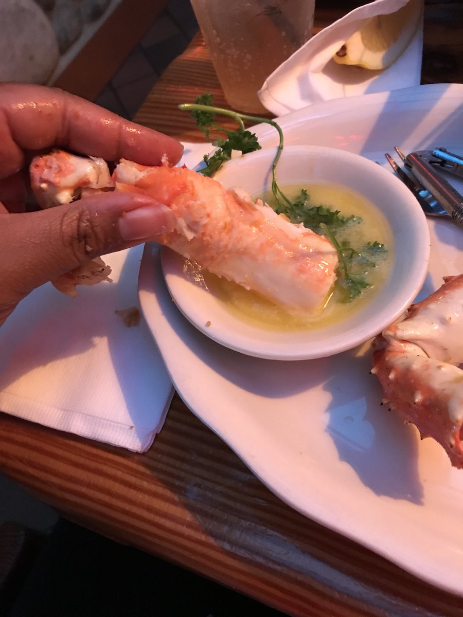 Livin_Liberated's tweet photo. I’m A MD Girl Through And Through So I Know My Seafood. But Babyyyyyy If You Have Never Been To #SammysFishBox In City Island NY You Are Missing OWT!! https://t.co/wODUfWTNFH