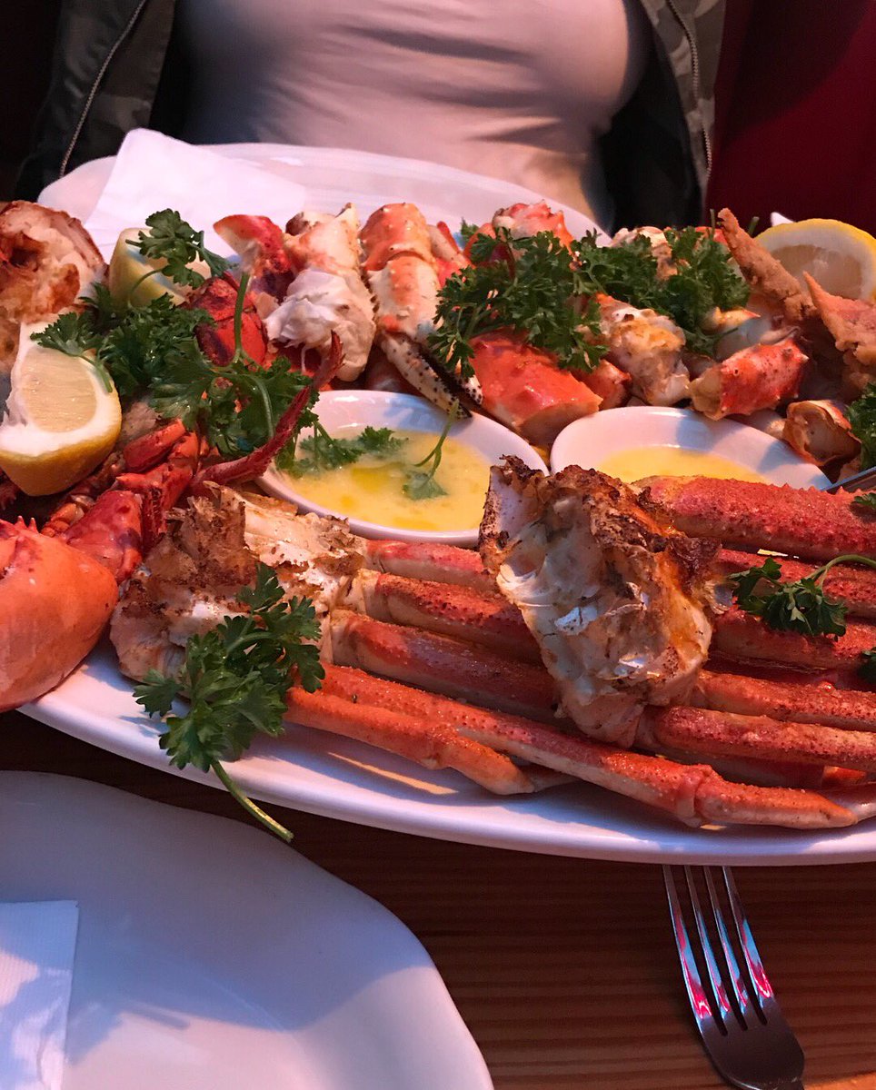 Livin_Liberated's tweet photo. I’m A MD Girl Through And Through So I Know My Seafood. But Babyyyyyy If You Have Never Been To #SammysFishBox In City Island NY You Are Missing OWT!! https://t.co/wODUfWTNFH