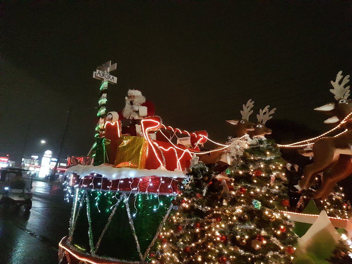 Town_of_Aurora's tweet photo. Thank you for joining us tonight at Aurora’s Santa Under the Stars Parade! It was a magical evening with all of you! Please share your pictures with us using #AuroraSantaParade. See you next weekend at Aurora’s Christmas Market! https://t.co/guOSYzv6Rb https://t.co/3AIALD8yzq
