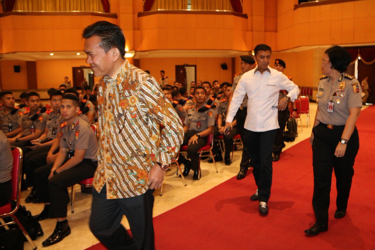 Memberikan Kuliah/Ceramah Umum kepada mahasiswa S1, S2 dan S3 Ilmu Kepolisian STIK- PTIK dengan tema "Pentingnya Integrasi Pemerintah Daerah dan Kepolisian Negara Republik Indonesia" Bertempat di Auditorium Mutiara STIK pada tanggal 14 November 2018
#ptik
#stik