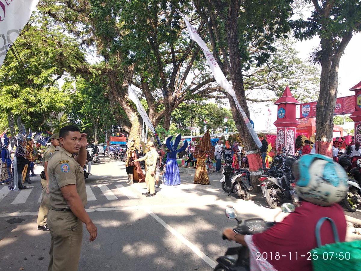SatpolPP_Grobogan (@satpol_grobogan) on Twitter photo Tetap semangat di hari libur melaksanakan PAM festival literasi sekolah 2018 di Alun2 Purwodadi <a href="/SumarniGrobogan/">Sri Sumarni Grobogan</a> <a href="/Moh_Sumarsono/">Mohamad Sumarsono</a> <a href="/Sinoeng69/">Sinung N. Rachmadi</a> <a href="/humasGrobogan/">Protokol dan Komunikasi Pimpinan Grobogan</a> <a href="/satpolpp_jateng/">SATPOL PP JATENG</a> Tetap semangat di hari libur melaksanakan PAM festival literasi sekolah 2018 di Alun2 Purwodadi <a href="/SumarniGrobogan/">Sri Sumarni Grobogan</a> <a href="/Moh_Sumarsono/">Mohamad Sumarsono</a> <a href="/Sinoeng69/">Sinung N. Rachmadi</a> <a href="/humasGrobogan/">Protokol dan Komunikasi Pimpinan Grobogan</a> <a href="/satpolpp_jateng/">SATPOL PP JATENG</a>