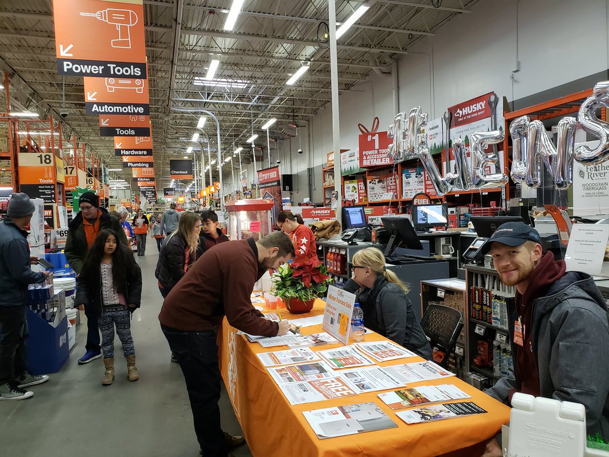 Great service event for #team10 today! <a href="/SainsburyT/">Mark Sainsbury</a> <a href="/robbie_bowen/">Robbie Bowen</a> <a href="/HDMartyUT/">Marty Tanner</a>