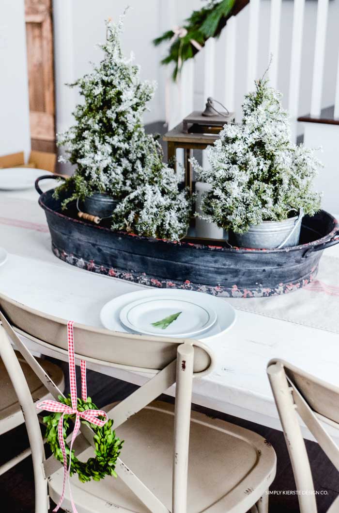 #Farmhouse #Christmas Table + Favorite Holiday Traditions! simplykierste.com/holiday-tradit… #ad @BHGLiveBetter