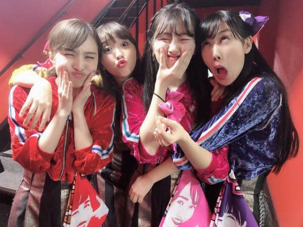 mo_renimo's tweet photo. 🍑登場から号泣😭💓幸せでした😭💞 🍑帰る時に最後の最後、自分がいる所から車の中見えてて、あーりんとかなこちゃん見えて、手振ったらまさかのかなこちゃんが手振り返してくれて😢💭💓最高の場所だった😭それにまた泣けた𐤔𐤔昨日だけでどんだけ泣けたか🥰モモノフさんもいい人ばかりで💓💭 https://t.co/eKWtXVM9XX