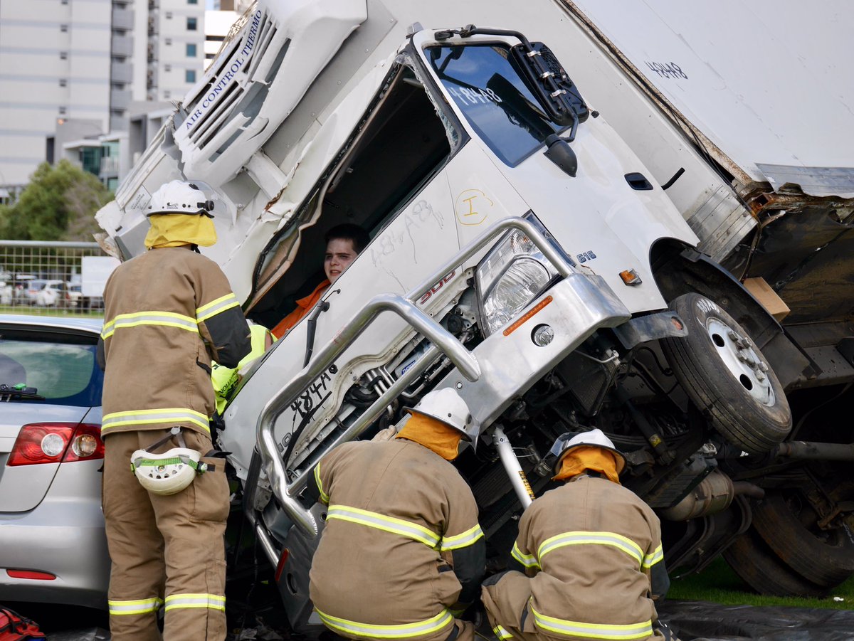 ausgoldindustry's tweet photo. .@NewmontAu's Boddington #EmergencyResponse team getting serious as they take on the road crash rescue on the final day @MERCinPerth! See @ausgoldindustry members test their lifesaving skills @CityofPerth in Langley Park #mercinperth #merc2018 #ERT #gold #goldmining https://t.co/6Da7zrbJnF