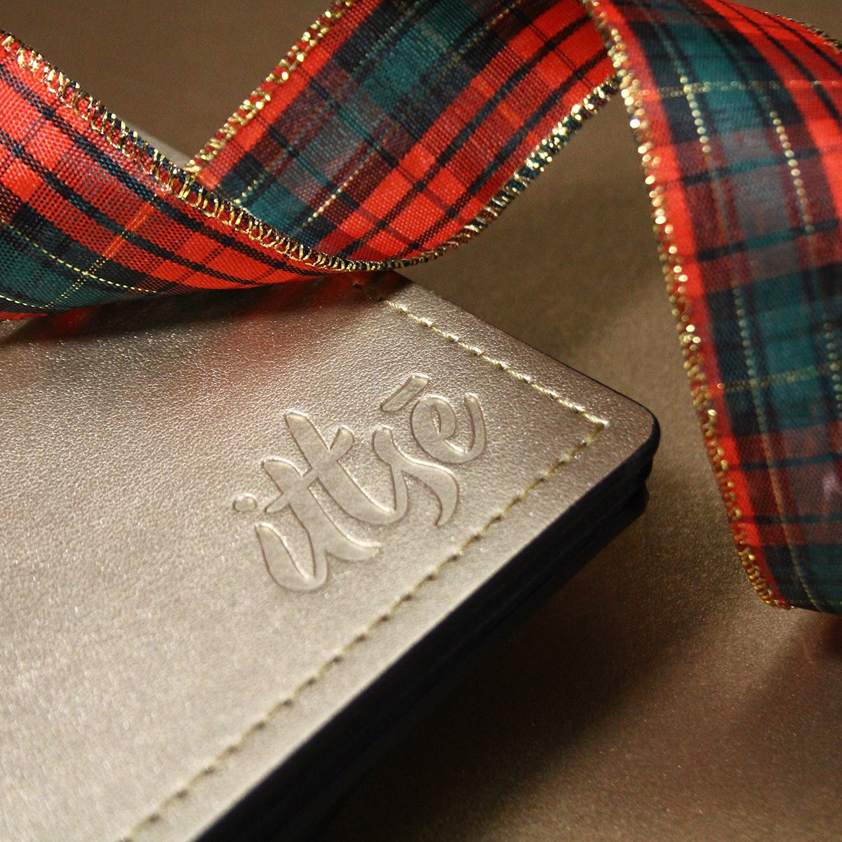 Goodbye #Thanksgiving 
HELLO #CHRISTMAS
Our biggest sale of the year has been extended through the weekend! 
50% off with code HOHOHO
#makeup #ShopSmall