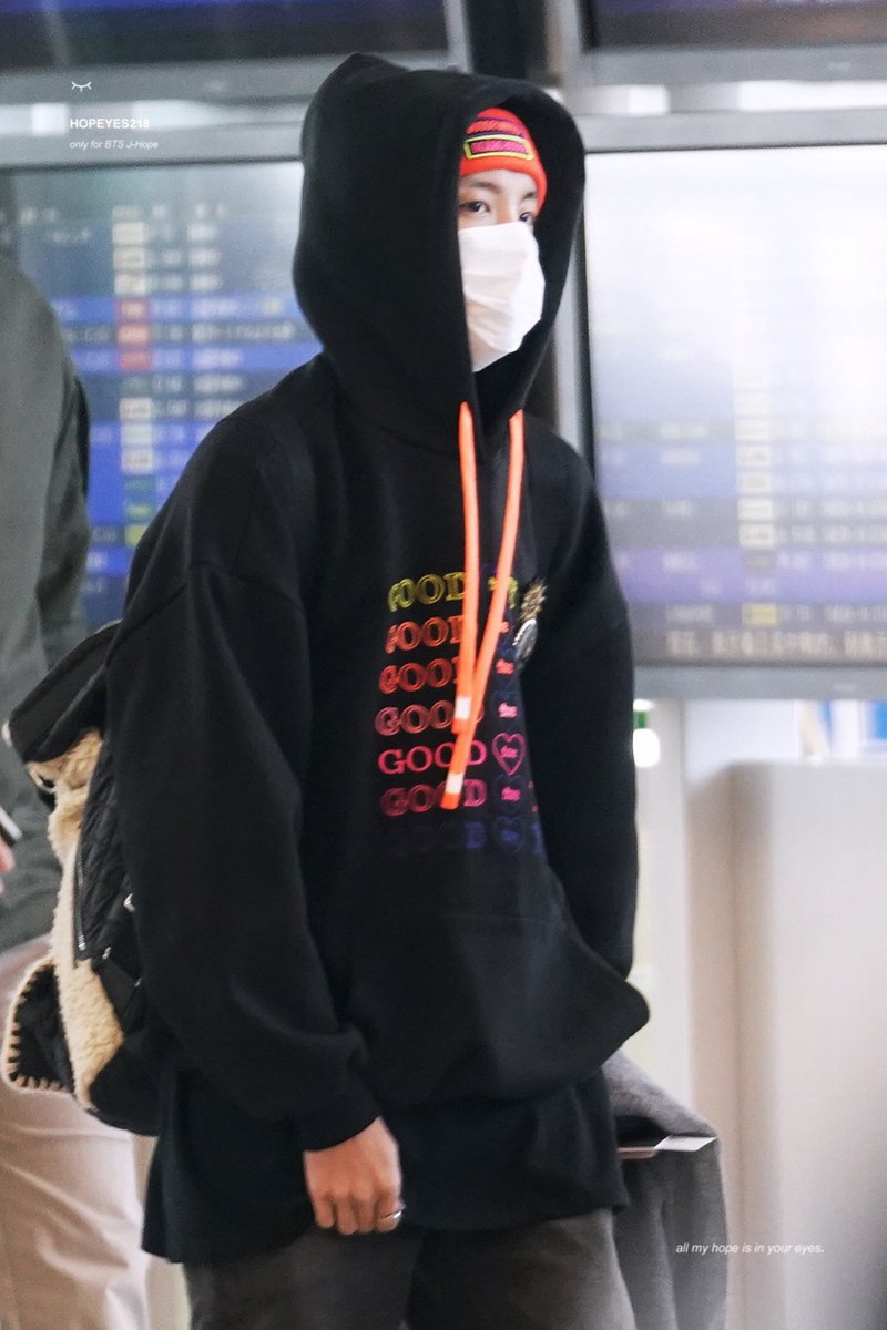 HOPEYES218's tweet photo. 181125 KIX 출발

#제이홉 #정호석 #JHOPE #BTS⁠ ⁠⁠ ⁠⁠ ⁠
@BTS_twt https://t.co/5bqNPVoXl2