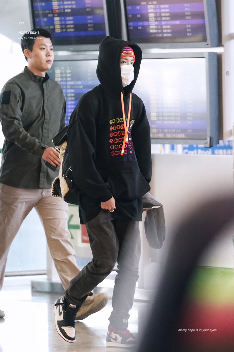 HOPEYES218's tweet photo. 181125 KIX 출발

#제이홉 #정호석 #JHOPE #BTS⁠ ⁠⁠ ⁠⁠ ⁠
@BTS_twt https://t.co/5bqNPVoXl2
