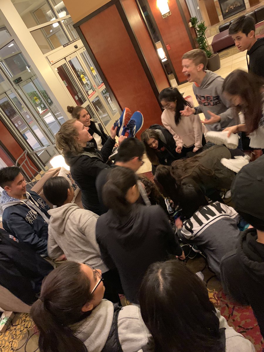 CstZhalovaga's tweet photo. Amazing day exploring the city and preparing for our @SeattleMarathon! Team building activities made this group stronger and closer as a whole! #RunAmicaSeattle #RunSEA18 #VPD #Youth #VSB39 @VancouverPD @VanPoliceFnd @VSB39 https://t.co/SXtdSWYo37