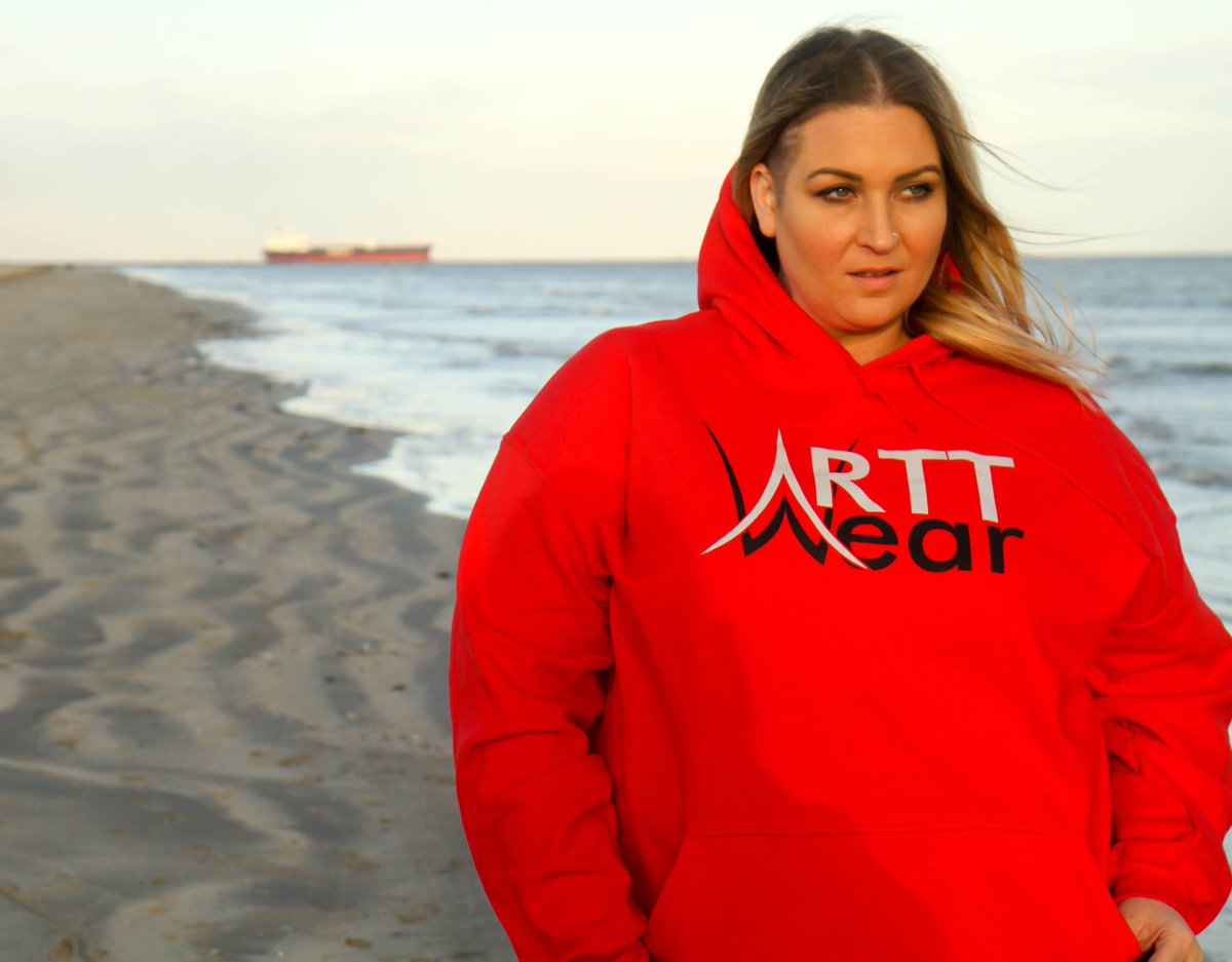 suggamonkeybae's tweet photo. https://t.co/QebIbyzbsL just dropped all kinds of prices to make way for the new year! @ArtBigart17 

It's chilly outside! Get warm with #arttwear

#fashion #plussizefashion #ShopSmall #smallbusinesssaturday #fashion #curvygirl #curvy #hoodie #plussizemodel https://t.co/0tvD6eUr5L