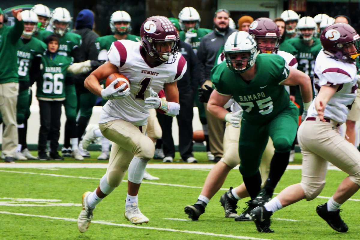 NANNPHOTO51's tweet photo. NJ HS Football North G3Bowl Ramapo vs Summit photos &amp; digital at https://t.co/ex6QCy9kKN #NJHSFootball #njfootball #SummitNJFB #Summiths #SummitAthletics #RamapoHS #RamapoAthletics #RamapoFB #NorthG3Bowl #Devils_Fan1978 https://t.co/5aOjxo9Gz0