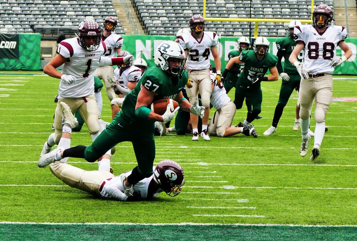 NANNPHOTO51's tweet photo. NJ HS Football North G3Bowl Ramapo vs Summit photos &amp; digital at https://t.co/ex6QCy9kKN #NJHSFootball #njfootball #SummitNJFB #Summiths #SummitAthletics #RamapoHS #RamapoAthletics #RamapoFB #NorthG3Bowl #Devils_Fan1978 https://t.co/5aOjxo9Gz0
