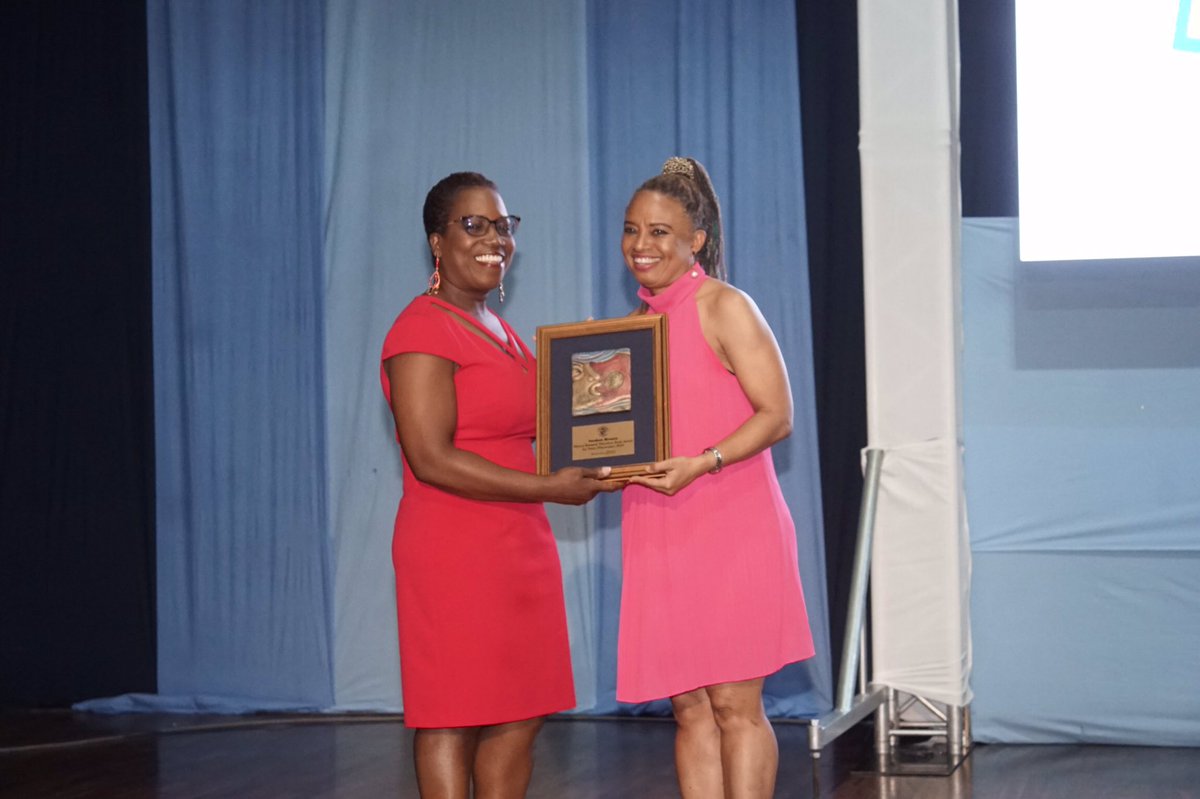 PressAssnJa's tweet photo. What a wonderful evening, so many great awards being presented! #PAJAwards2018 #JournalismWeek #PAJWeek2018 https://t.co/sNhANwvha8