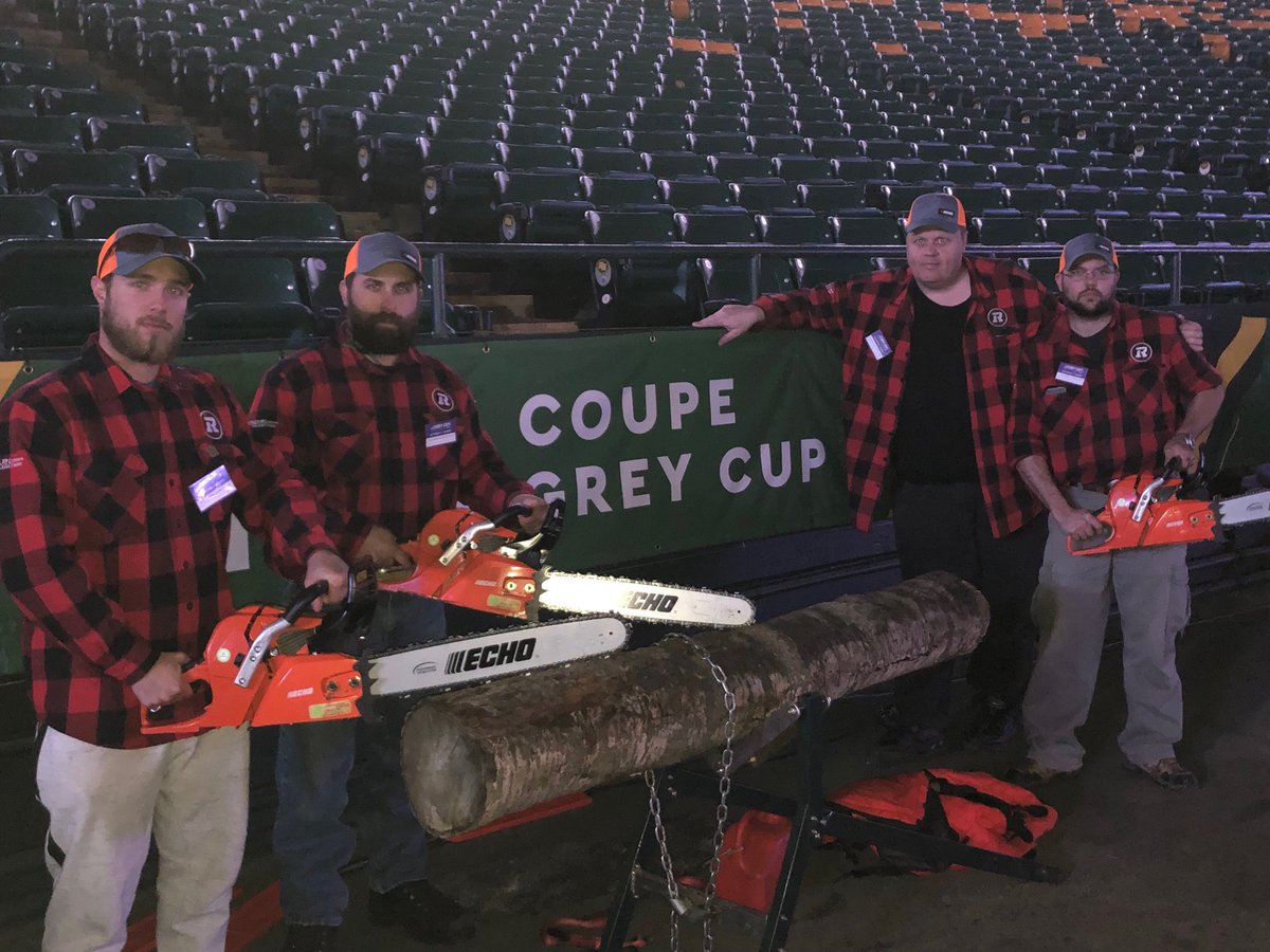 AlgonquinPEM's tweet photo. Hello Canada! Our #Loggersports team has arrived in Edmonton for the 106th #GreyCup game! Let’s go ⁦@REDBLACKS⁩! #GreyCup2018 #GreyCupFestival ⁦@GreyCupFestival⁩ ⁦@CFL⁩ #CFL ⁦@AlgonquinColleg⁩ ⁦@PembrokeEcDev⁩ ⁦@CFLonTSN⁩ https://t.co/iRGmChbTH0