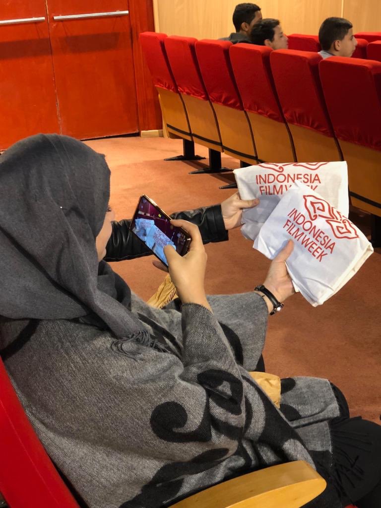 Pemutaran dan diskusi film Surau dan Silek di Cinematheque Algeriene. 
Diskusi dihadiri penonton umum, anak-anak dari perguruan silat Tapak Suci Algeria, hadir juga sutradara &amp; aktris algeria, serta Ibu Duta Besar Indonesia untuk Aljazair, Safira Machrusah.

#SuraudanSilek