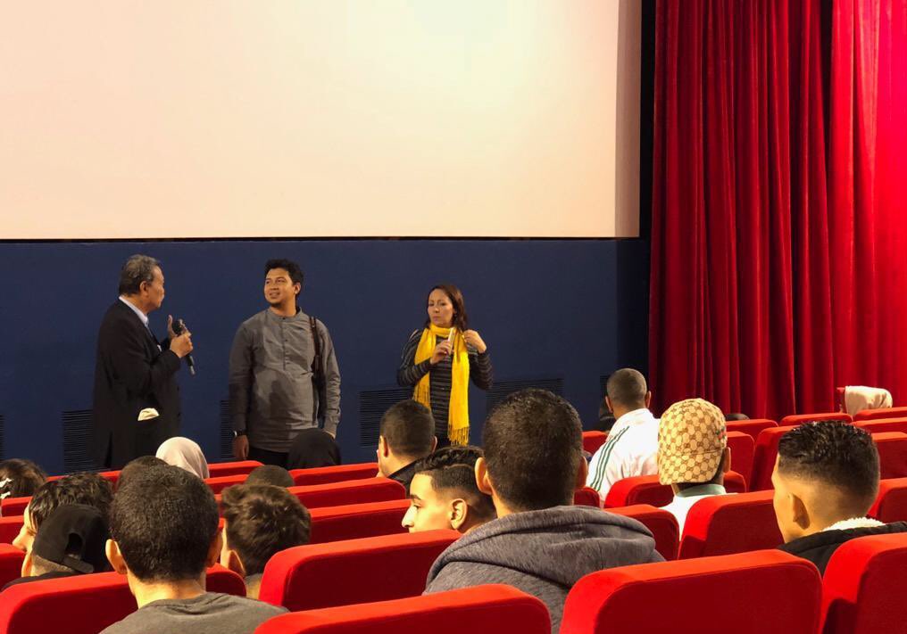LiamdanLaila's tweet photo. Pemutaran dan diskusi film Surau dan Silek di Cinematheque Algeriene. 
Diskusi dihadiri penonton umum, anak-anak dari perguruan silat Tapak Suci Algeria, hadir juga sutradara &amp; aktris algeria, serta Ibu Duta Besar Indonesia untuk Aljazair, Safira Machrusah.

#SuraudanSilek https://t.co/J0AkgpsXY7