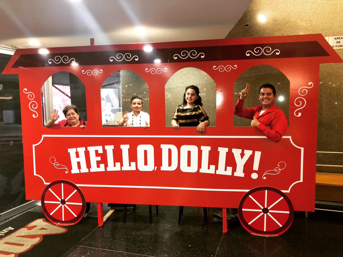 🌂💃🏼 Hello Dolly 👯‍♀️👒 Noche de Función, gracias OCESA por la invitación #consumeteatro🎭 #granelenco⭐️ #teatrodelosinsurgentes🎭 #danielaromo #jesusochoa #increiblestodos