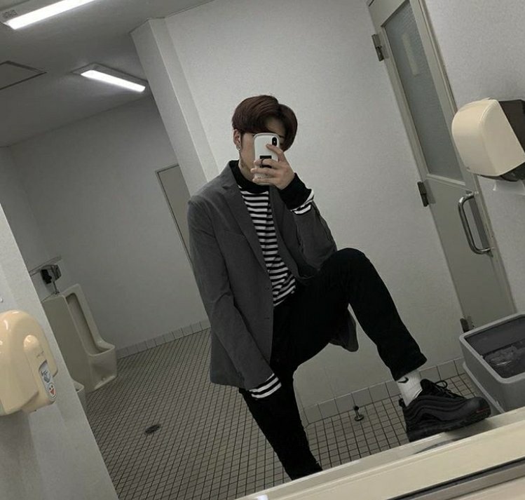 TaeyanSmith's tweet photo. Me fui mucho tiempo o al menos eso creo . . .💔 결국 그것은 좋지 않았다.💔💔 https://t.co/x8e2cqc1Pj